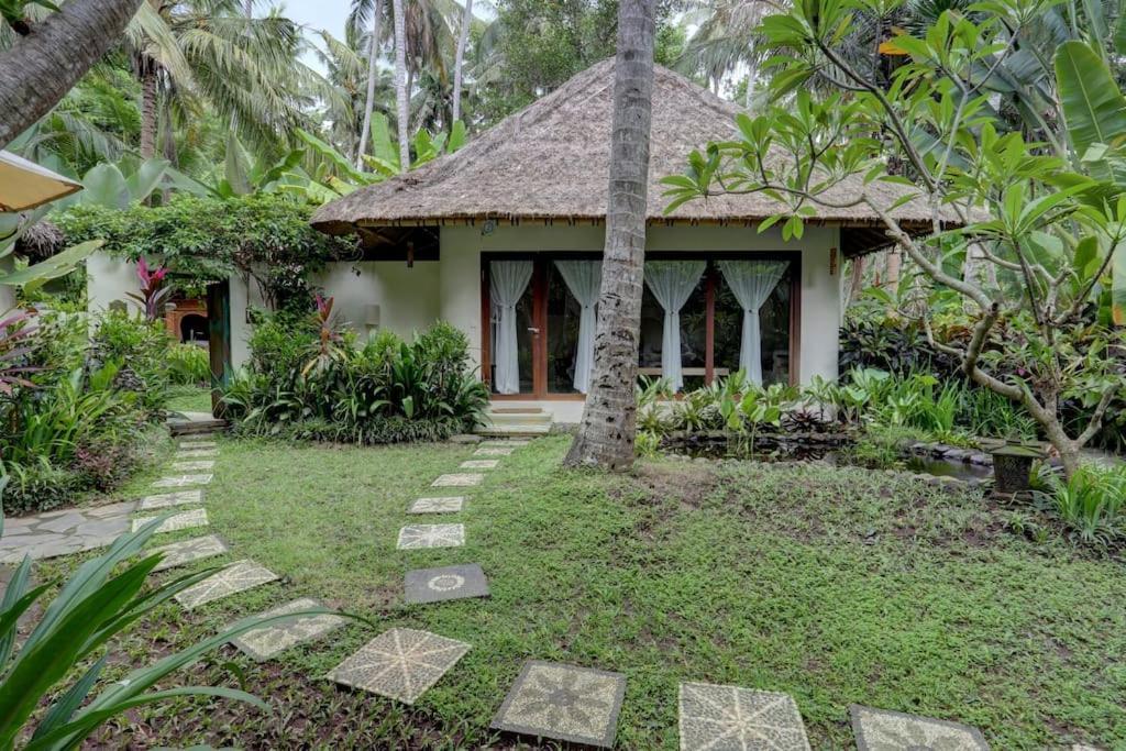 Rumah Kelapa Sepi Karangasem  Bagian luar foto